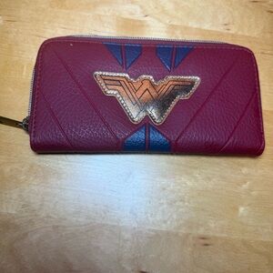 Wonder Woman Zip Wallet Burgundy & Gold